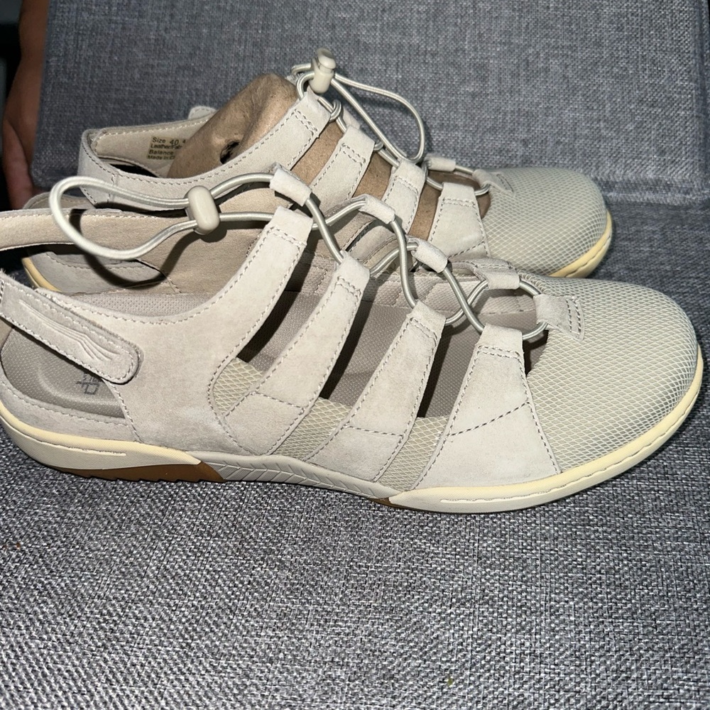 Dansko Riona Suede size 40 = 9.5-10